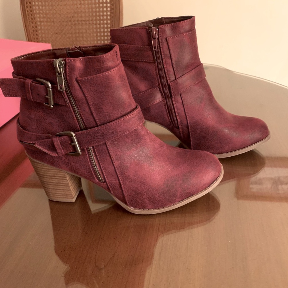 Women’s booties size 9